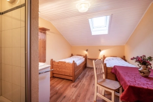 Zweibettzimmer in der Gruppenunterkunft Funpark Westendorf