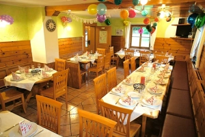 Aufenthaltsraum Gruppenraum im Jugendgästehaus Jugendherberge Westendorf